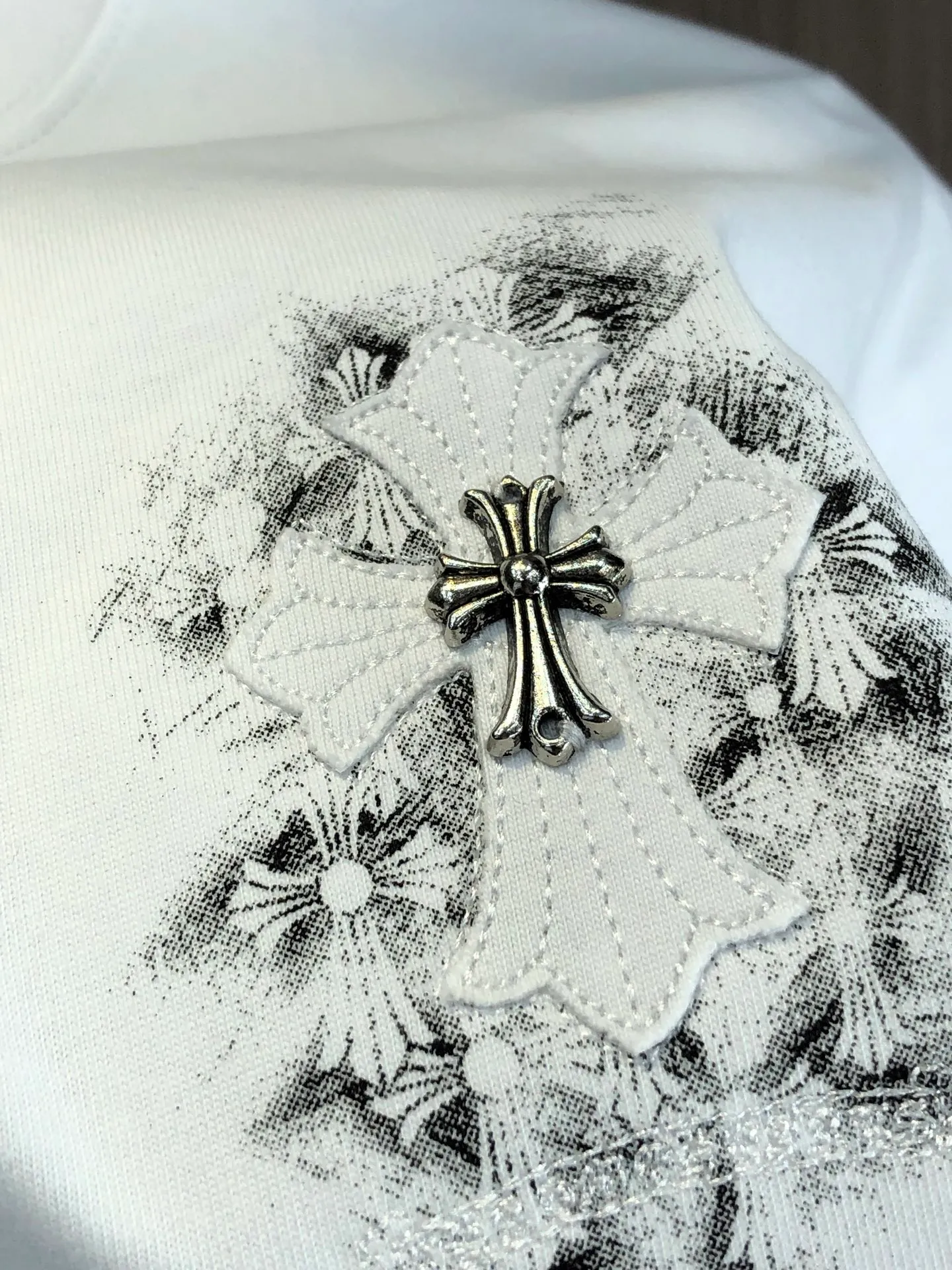 🅿️210 CH Cro 2025 spring and summer new round neck short sleeves, hand-stitched hardware, dot printing, needle embroidery ➕ patch embroidery, made of high weight 320g double yarn combed cotton fabric, slightly loose fit, soft and thick fabric feel, same style for men and women, color: black and white, size: SMLXLXXL